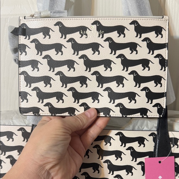 NWT Kate Spade reversible dachshund tote with detachable wristlet. - Picture 3 of 8